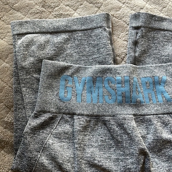 🦋GYMSHARK🦋 biker shorts - Picture 2 of 3